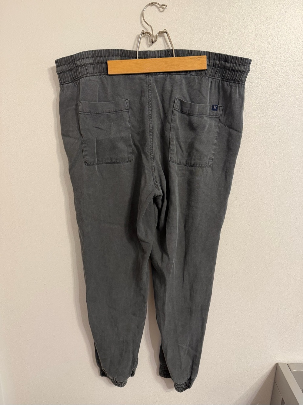 GAP Joggers - Picture 8 of 9